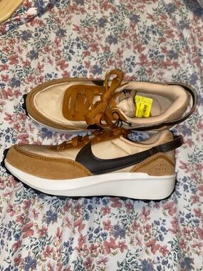 Nike Tan Brown Cream Platform Runner